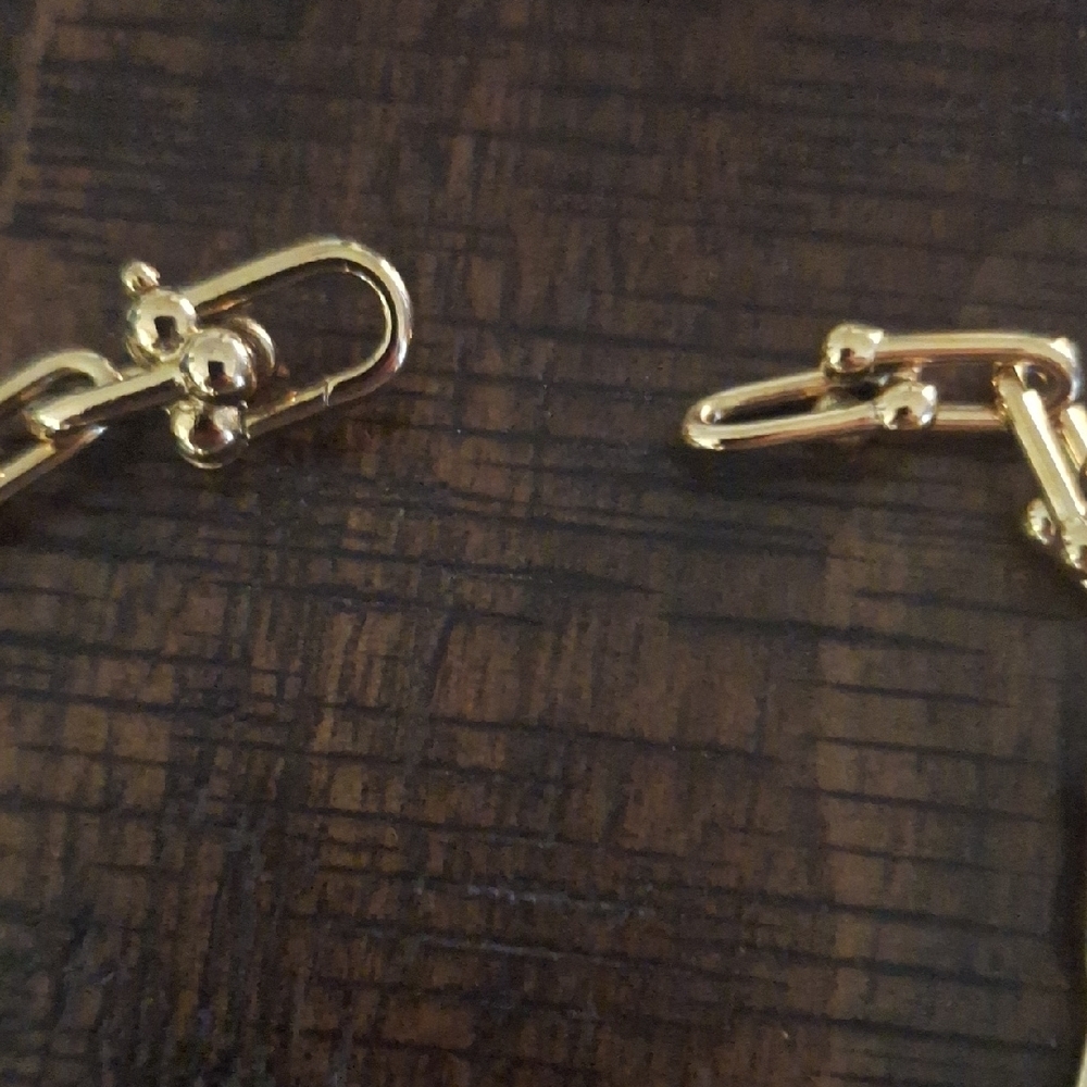 Elegant Gold Chain Necklace - Picture 4 of 5